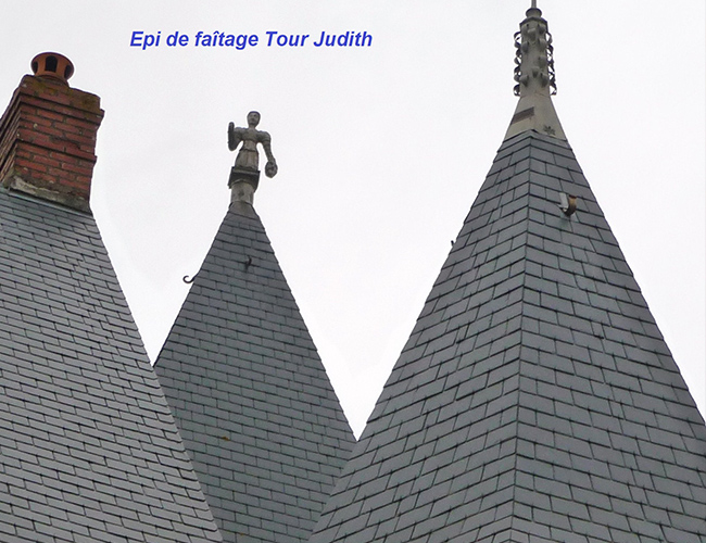   épi de faîtage représentant Judith  